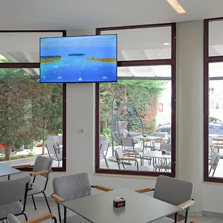 Kroi Hotel 3*